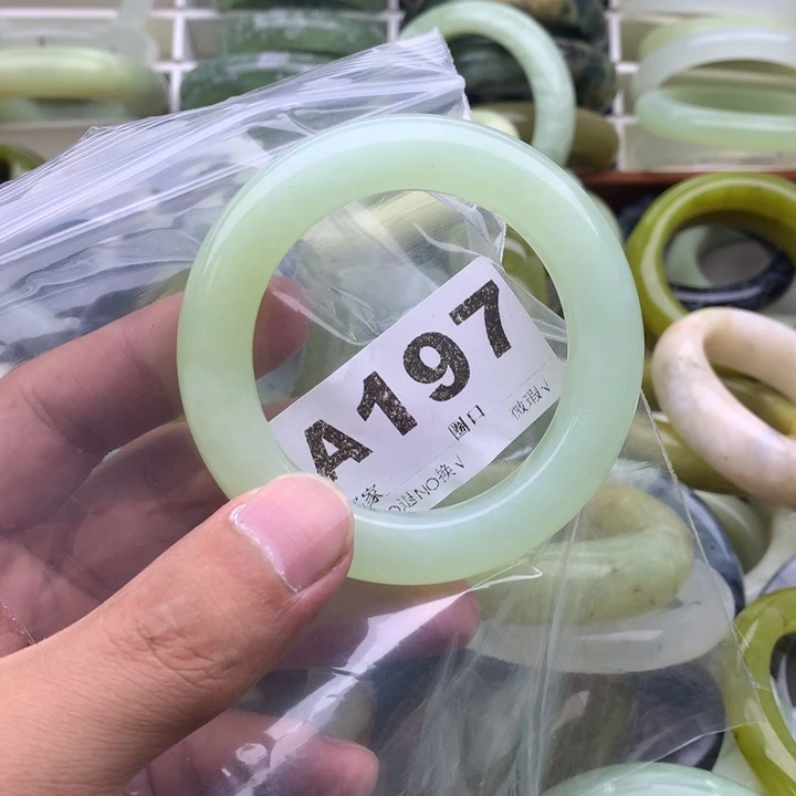L***尔未镶嵌蛇纹石玉手镯