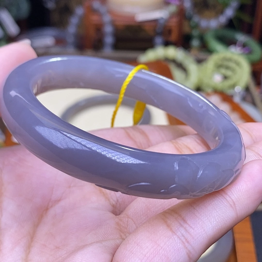 和田玉未镶嵌浓烟紫雕花手镯54.5