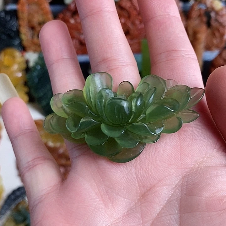 未镶嵌蛇纹石玉颈饰财****?