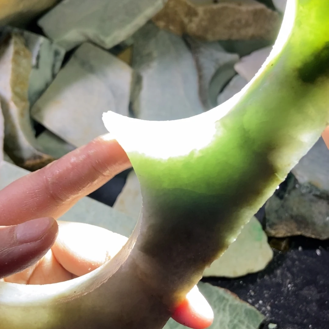 翡翠未镶嵌挂件天然翡翠