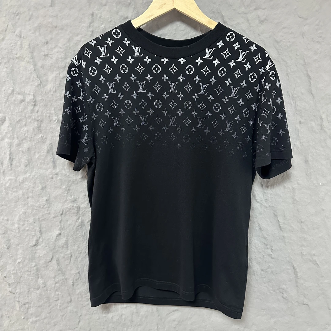 全新未使用 LouisVuitton/路易威登 渐变logo黑色短袖 L码 md1130