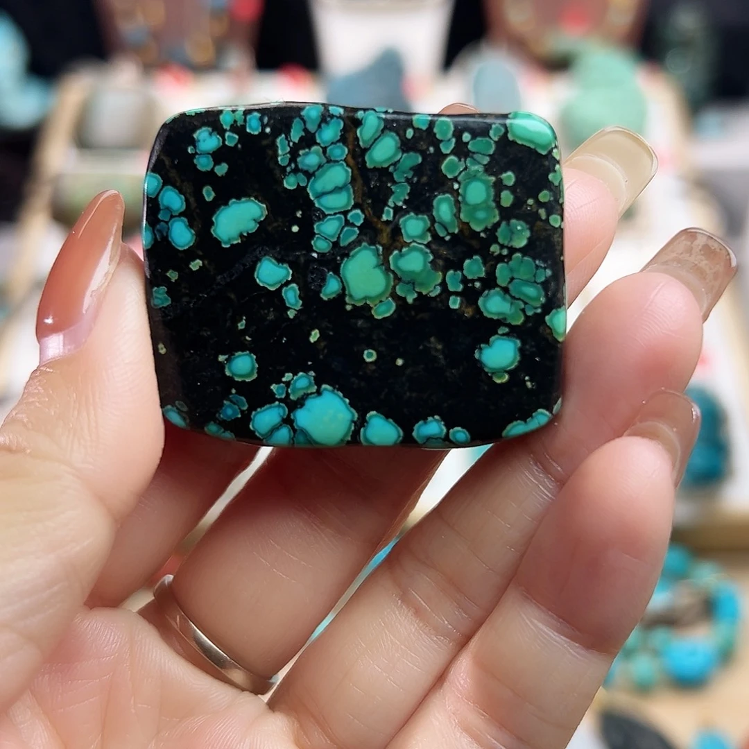 绿松石未镶嵌颈饰