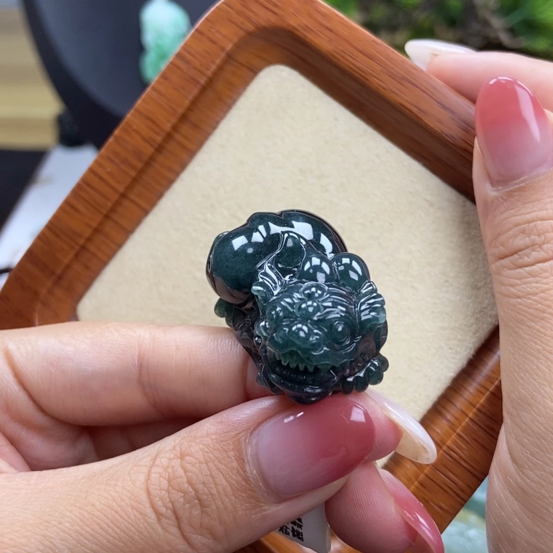 颈饰未镶嵌翡翠老蓝水 大肚貔貅