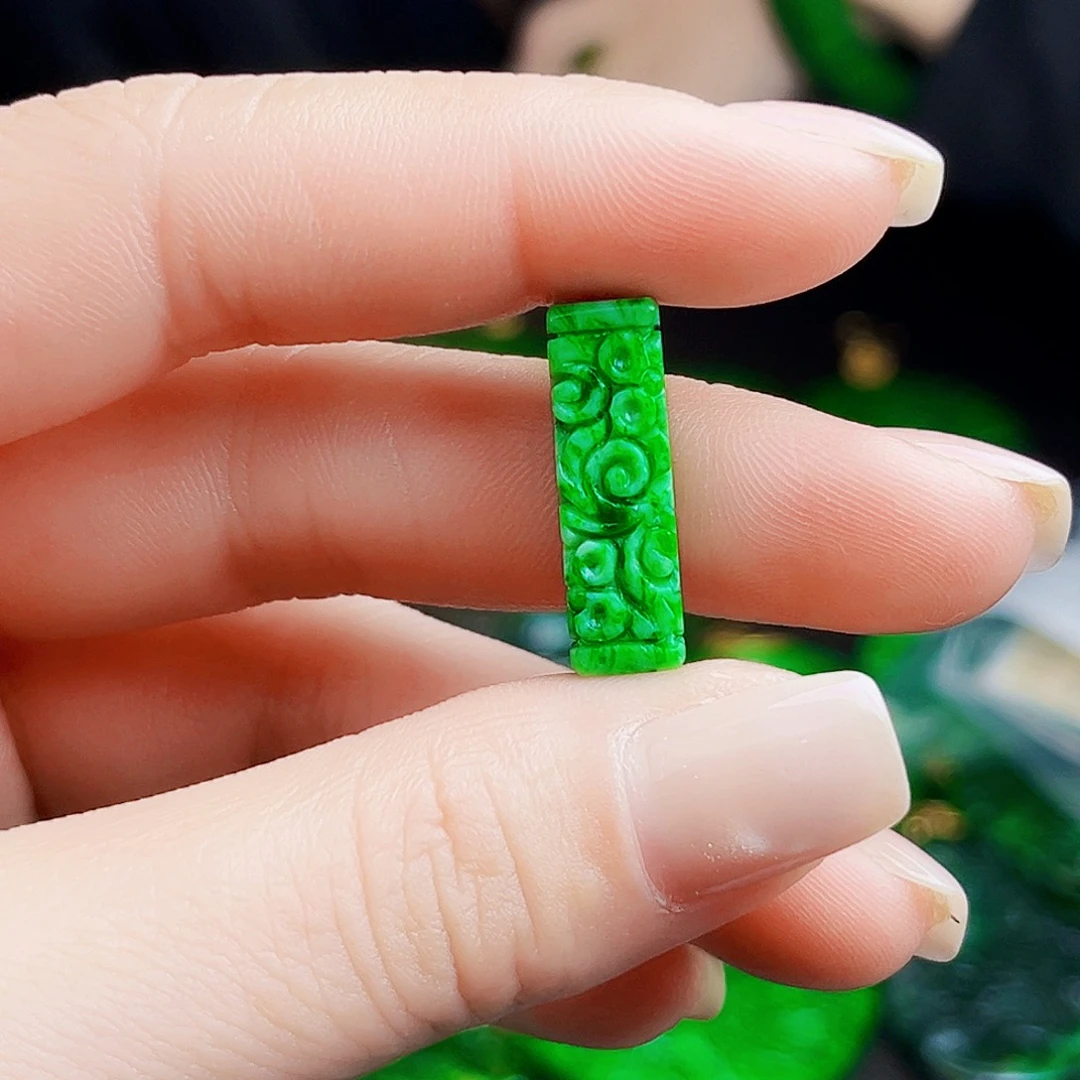 颈饰未镶嵌翡翠多样性