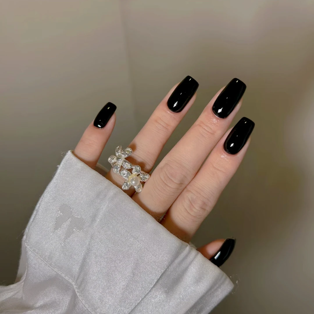 纯黑色简约高级黑色穿戴甲高级感手工美甲贴片秋冬可拆卸显白