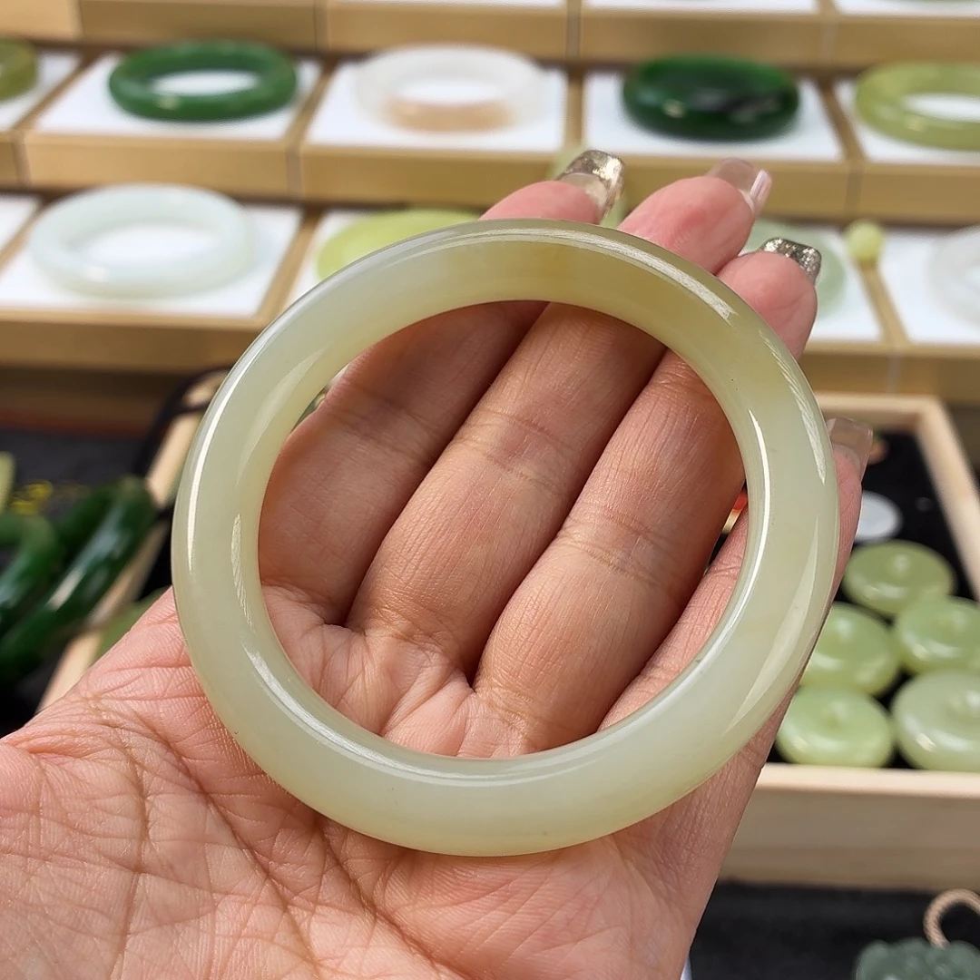 和田玉未镶嵌手镯新疆且末糖镯