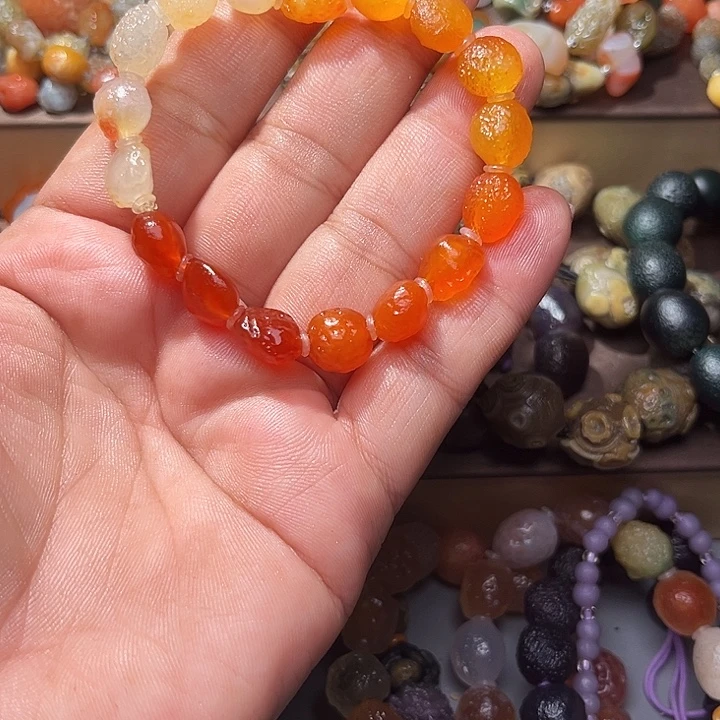 阿拉善彩玛瑙手串