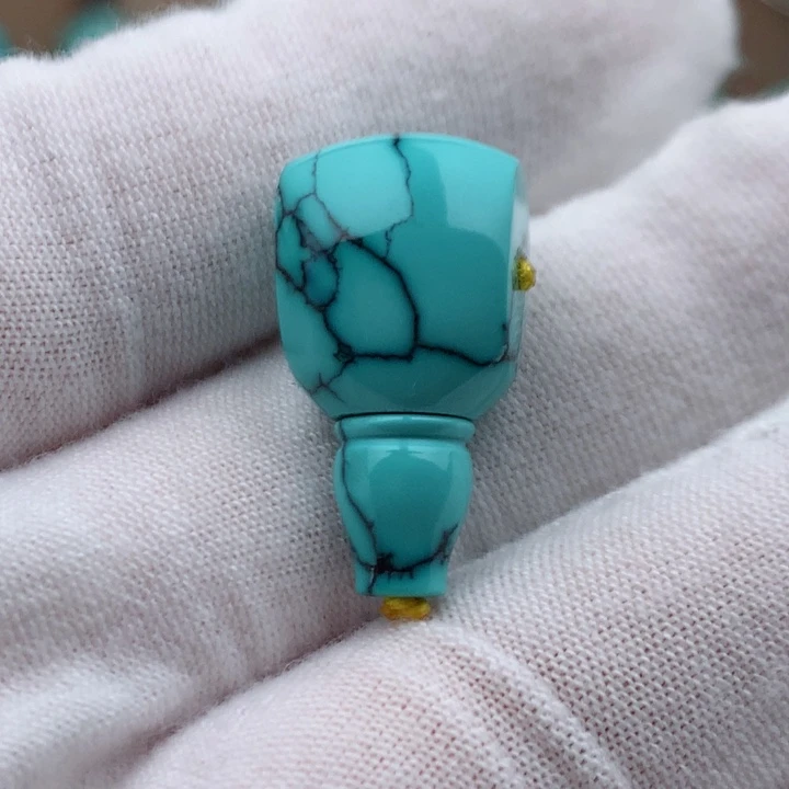 绿松石未镶嵌挂件