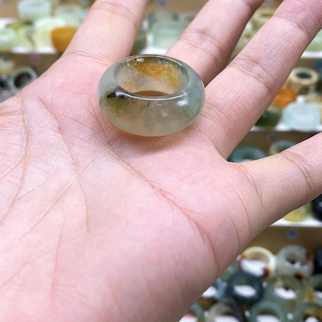 岫玉未镶嵌天然玉石是**呀