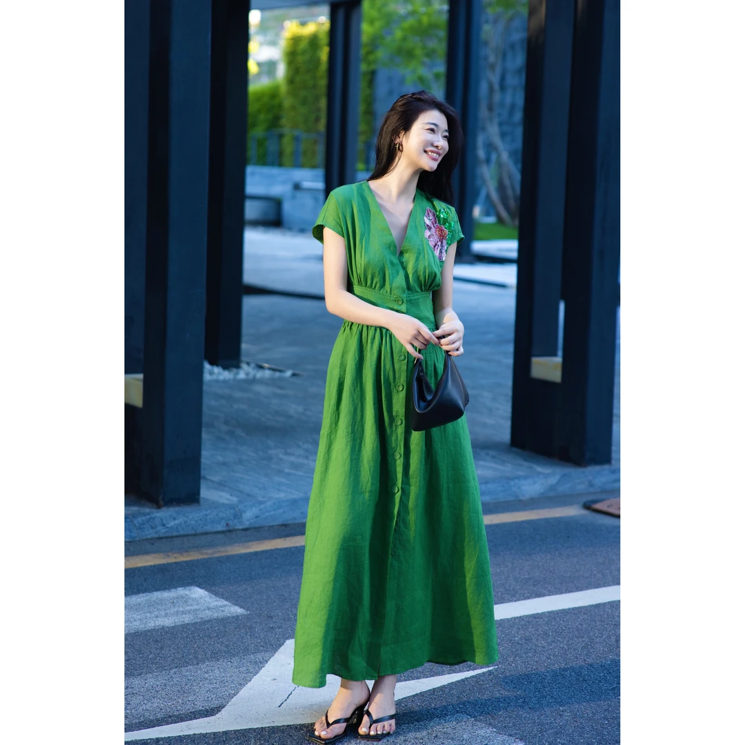 2025夏新款时尚气质优雅百搭V领无袖收腰显瘦亚麻连衣裙女长裙潮