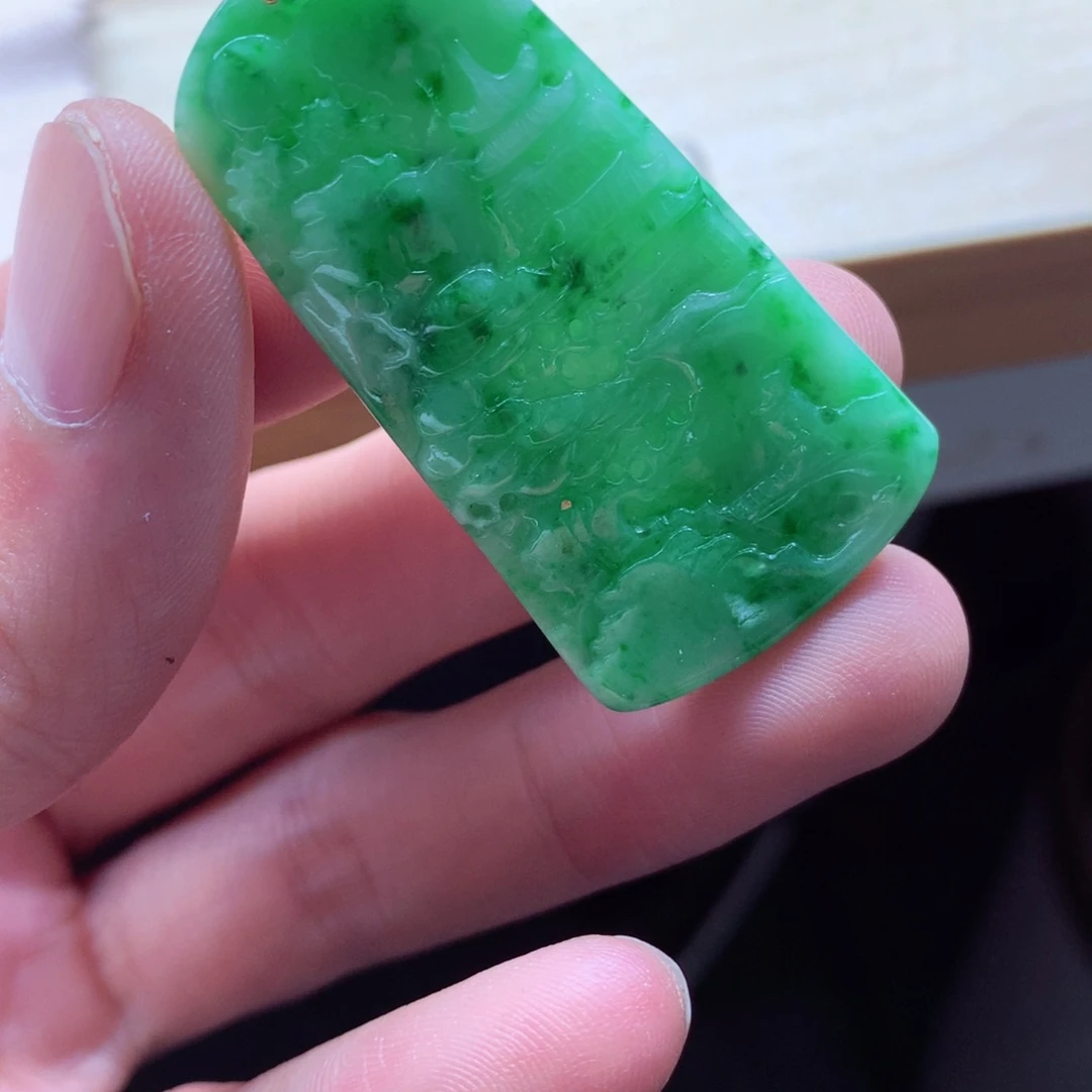 翡翠颈饰18K金镶嵌吊坠