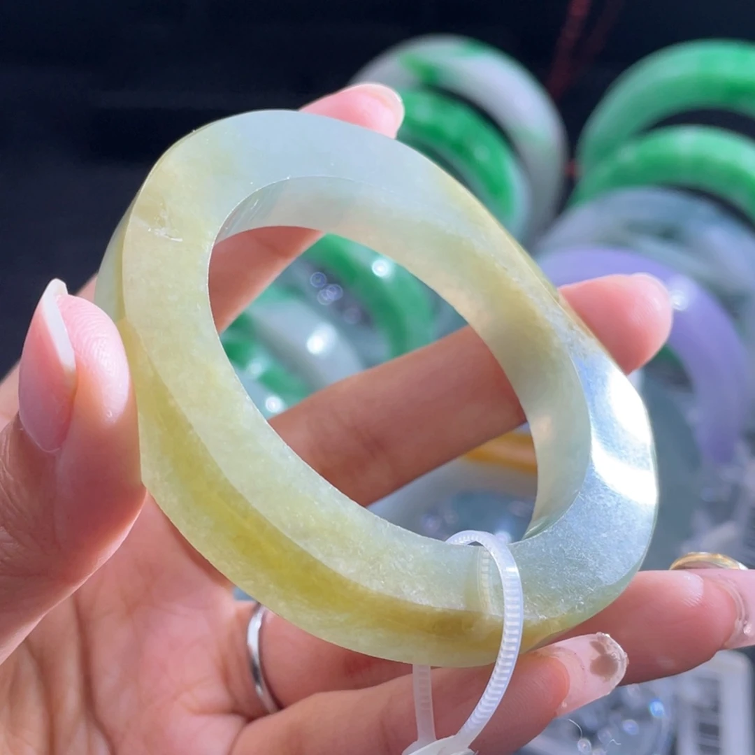 未镶嵌翡翠手镯定制翡翠