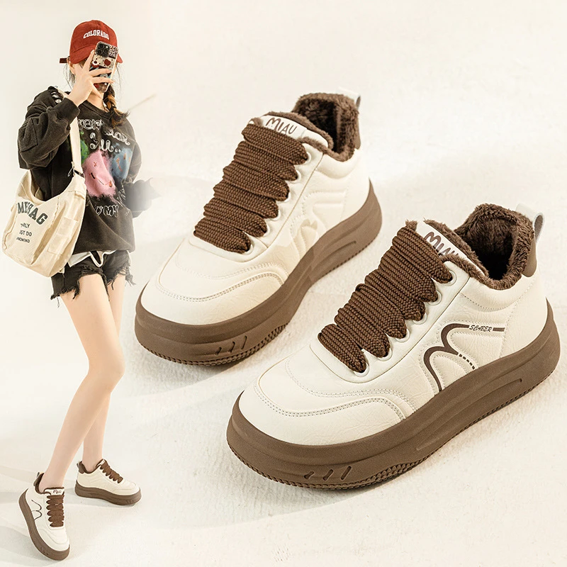 大码女鞋41—43厚底小白鞋女2025新款ins冬季加绒百搭休闲鞋面包鞋