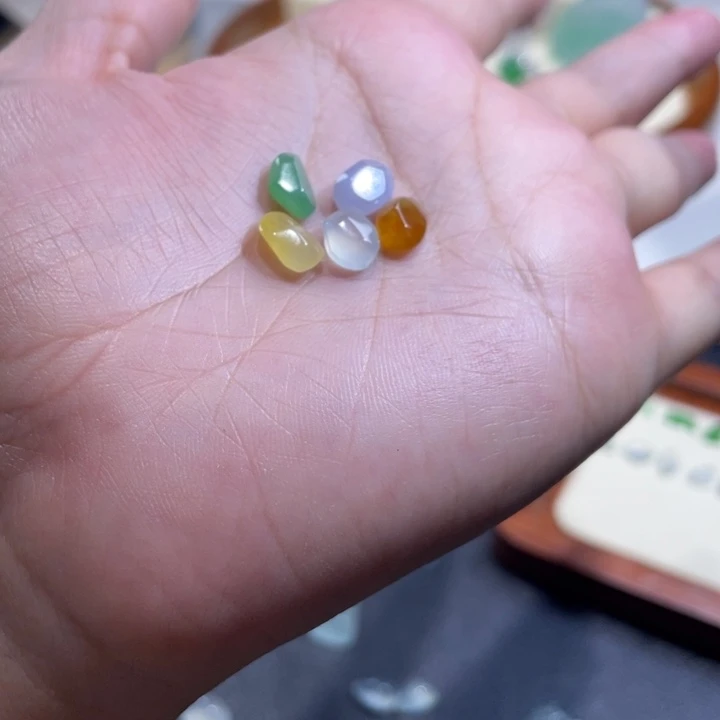 翡翠未镶嵌颈饰随行