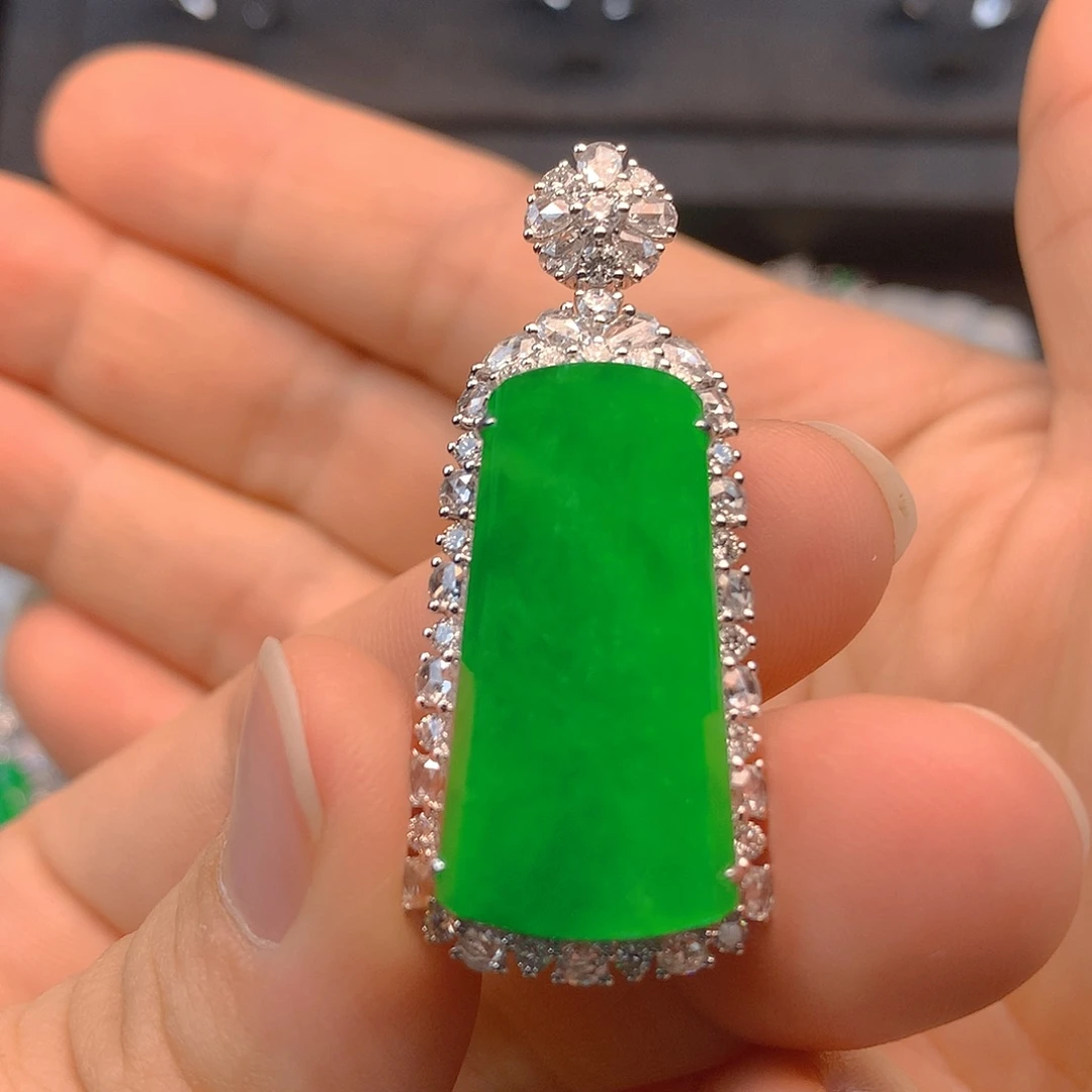 颈饰18K金镶嵌翡翠翡翠无事牌吊坠