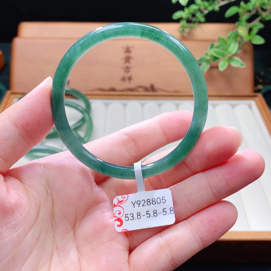 翡翠未镶嵌手镯（圆镯）