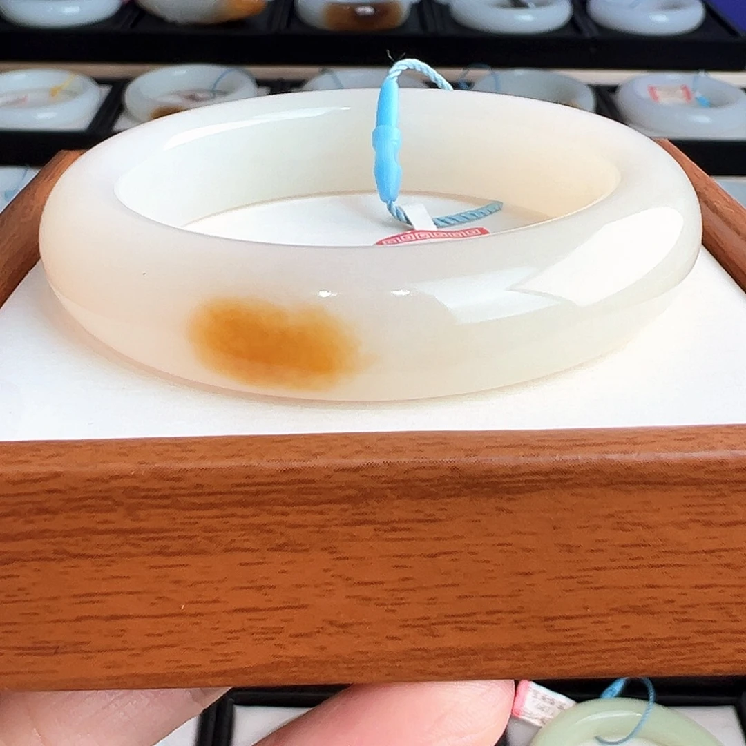 和田玉（糖玉）未镶嵌手镯