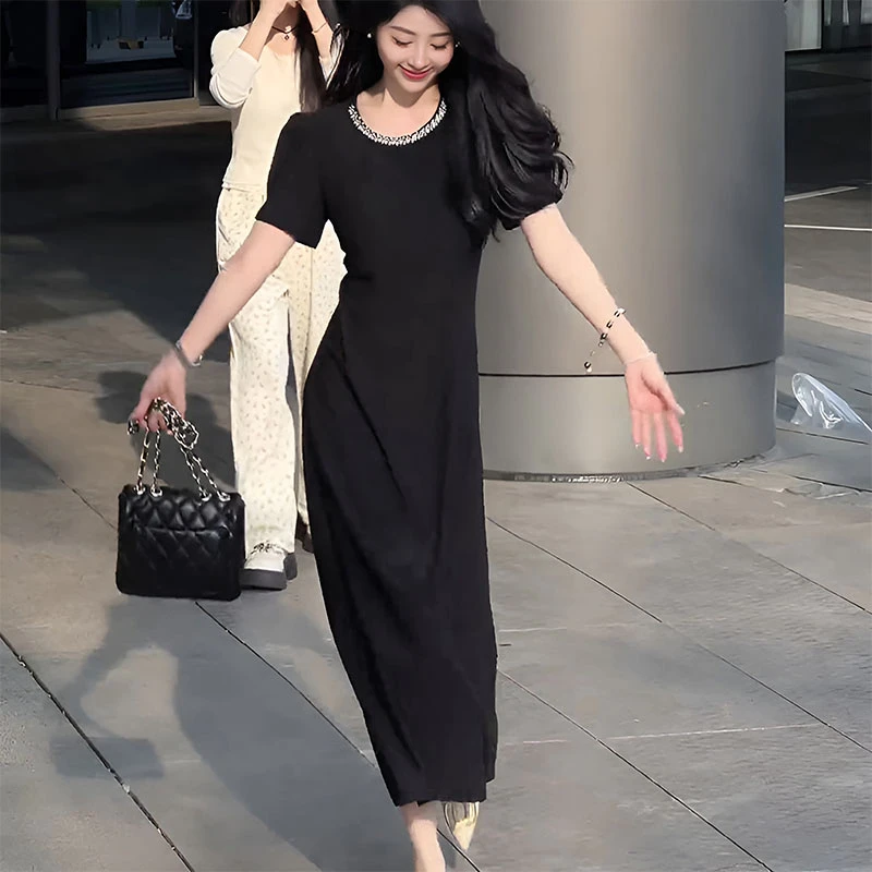 赫本气质时尚圆领短袖洋气纯欲连衣裙女2025新款夏季包臀a字长裙