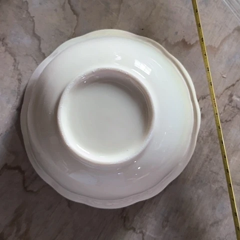微瑕，不能明火，口径12高度6 ，4个碗