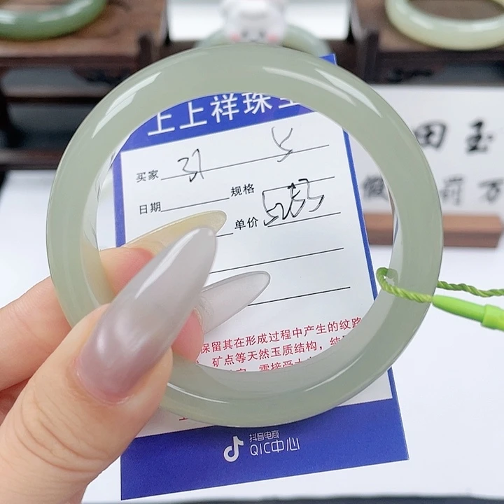 和田玉手镯未镶嵌