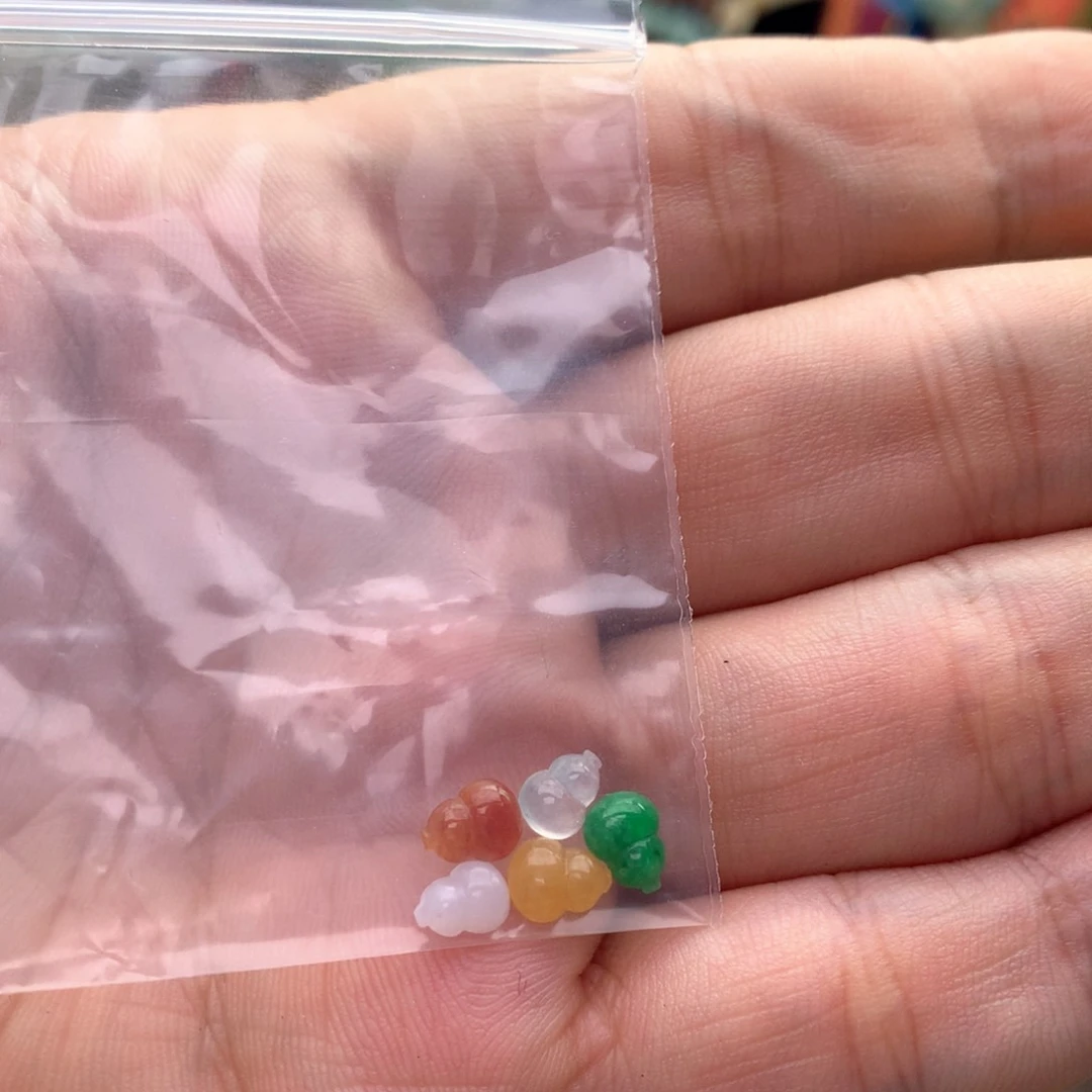 颈饰未镶嵌翡翠左*
