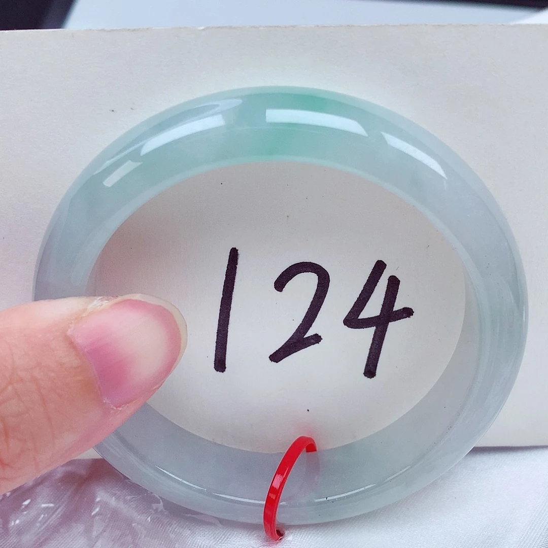 翡翠手镯未镶嵌翡翠