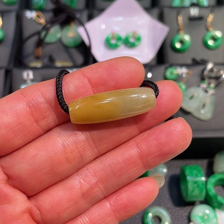 贪***蛇翡翠未镶嵌颈饰长桶珠