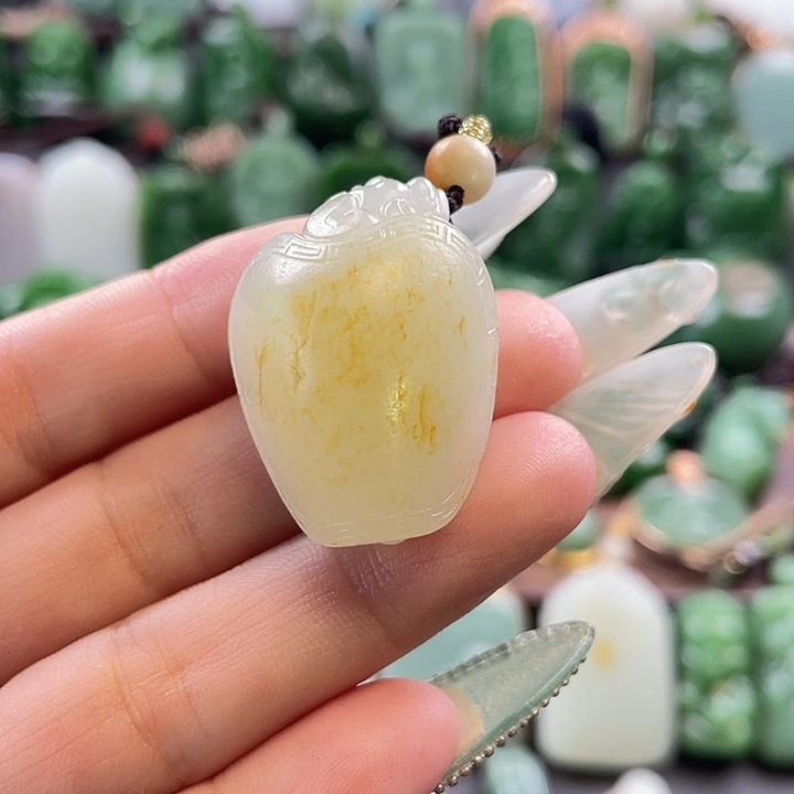 和田玉未镶嵌挂件