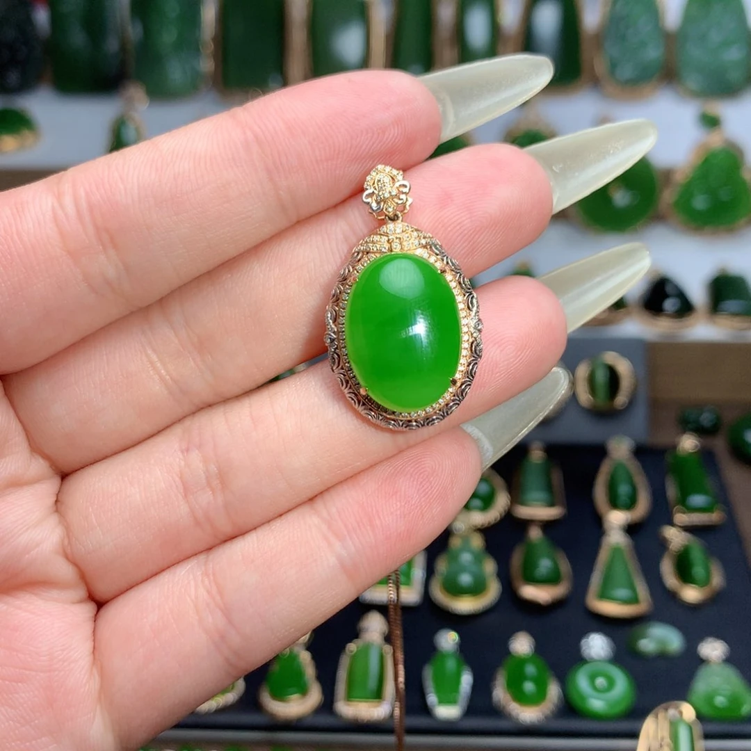 和田玉（碧玉）吊坠18K金镶嵌