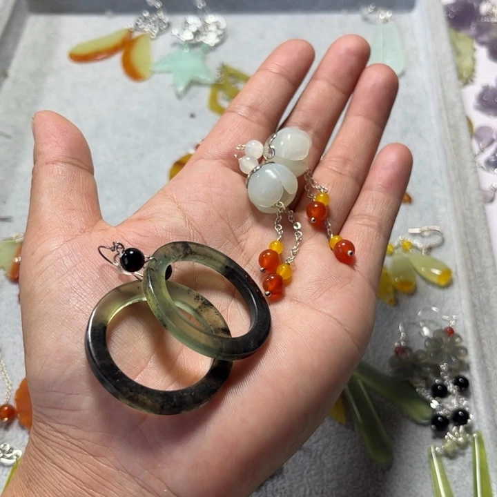 蛇纹石玉合金吊坠