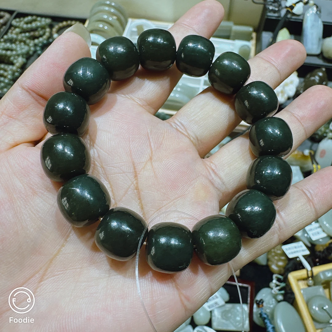 新疆和田玉若羌沙枣青手串 卡14