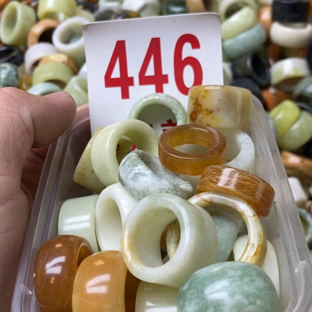 蛇纹石玉挂坠未镶嵌