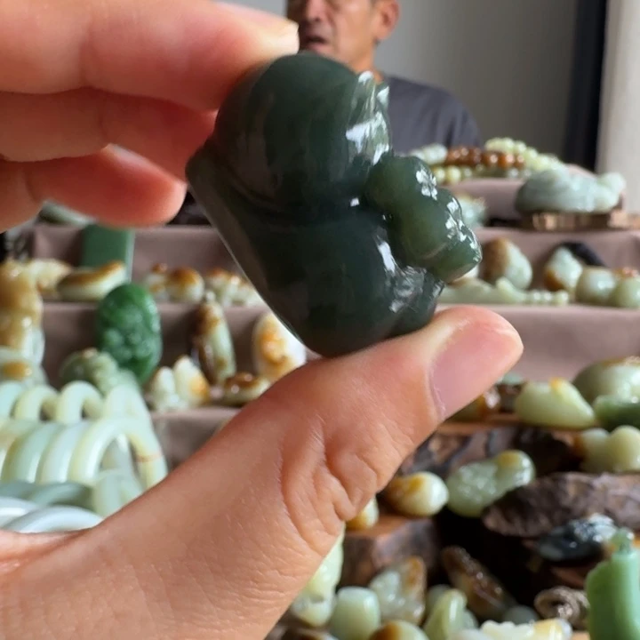 颈饰未镶嵌和田玉（糖玉）