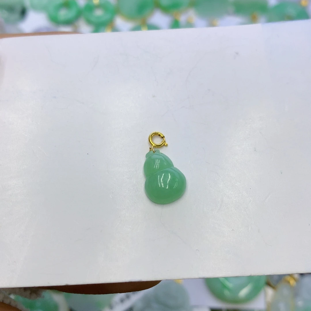 翡翠颈饰18K金镶嵌千****。翡翠