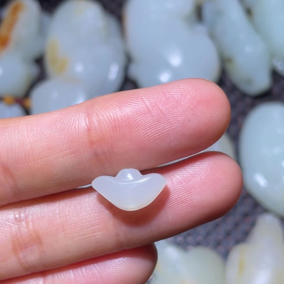 和田玉（糖玉）未镶嵌颈饰