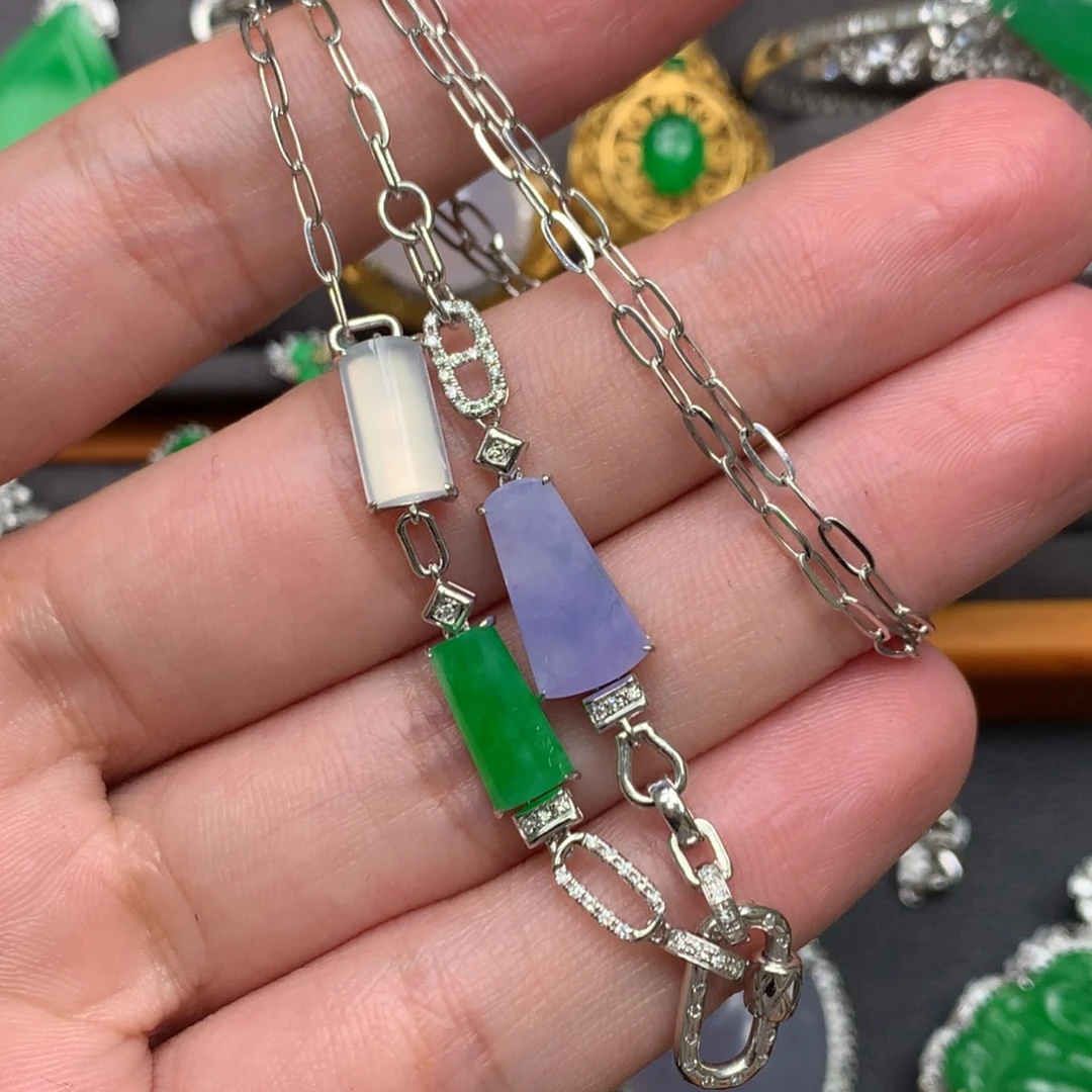 翡翠18K金镶嵌颈饰