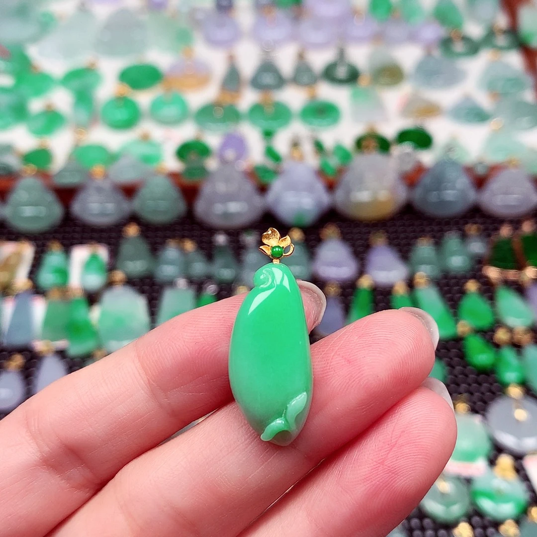 翡翠18K金镶嵌颈饰