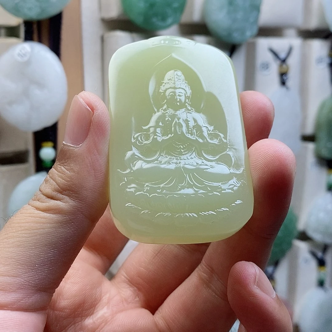颈饰未镶嵌石英质玉