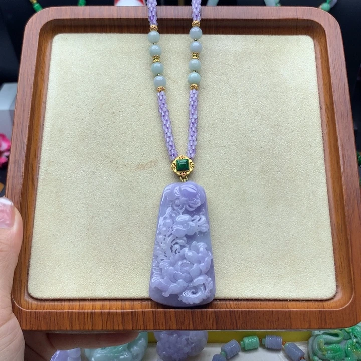 翡翠未镶嵌颈饰紫翡花牌