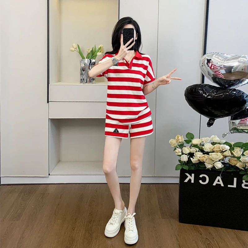 网红减龄洋气红色条纹休闲运动套装女翻领显瘦短袖T恤短裤两件套
