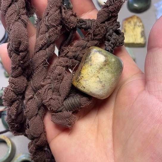 高***奥岫岩河磨玉（透闪石质玉）未镶嵌挂件