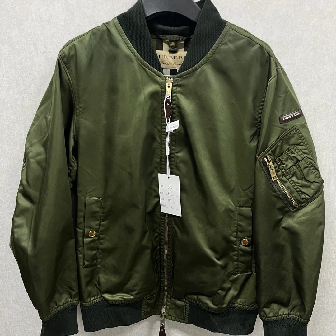 95新 BURBERRY/博柏利 绿色棉服 52码。