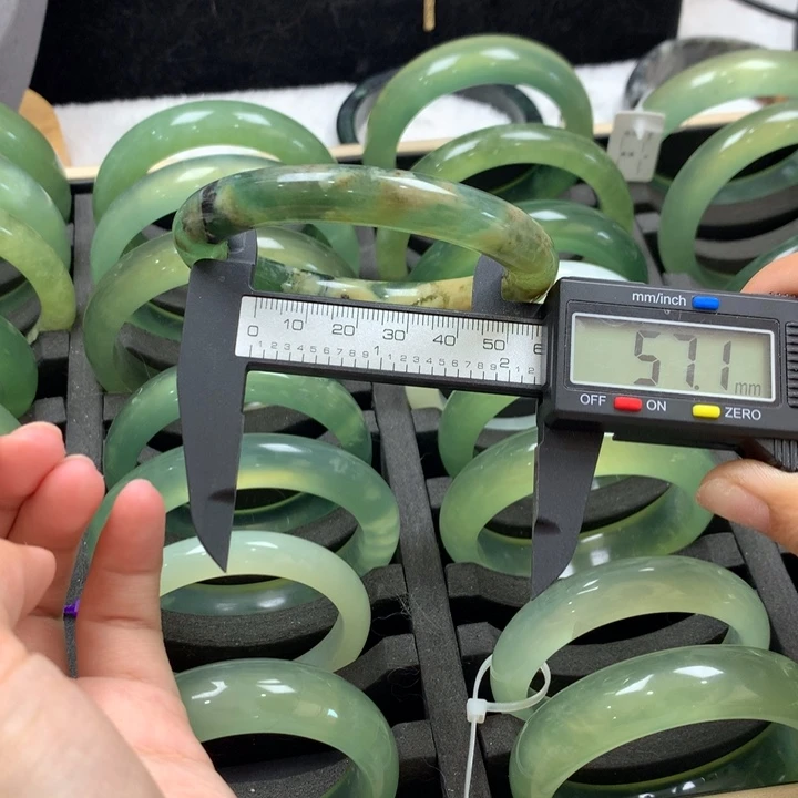 未镶嵌蛇纹石玉手镯188