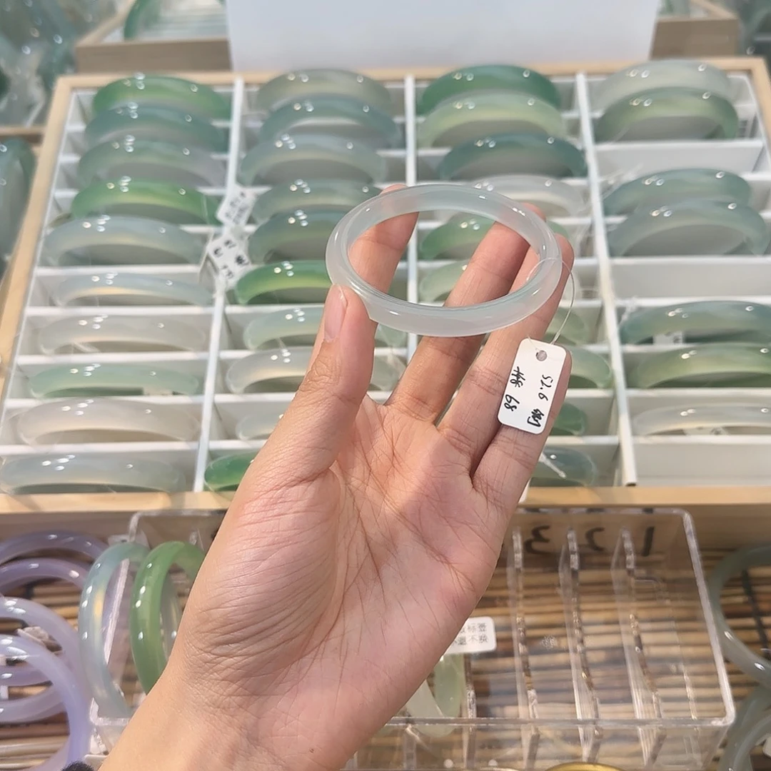 玛瑙/玉髓未镶嵌手镯圈口52.6