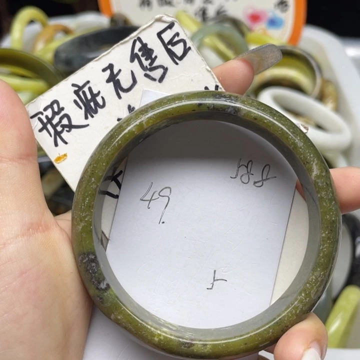 蛇纹石玉未镶嵌手镯