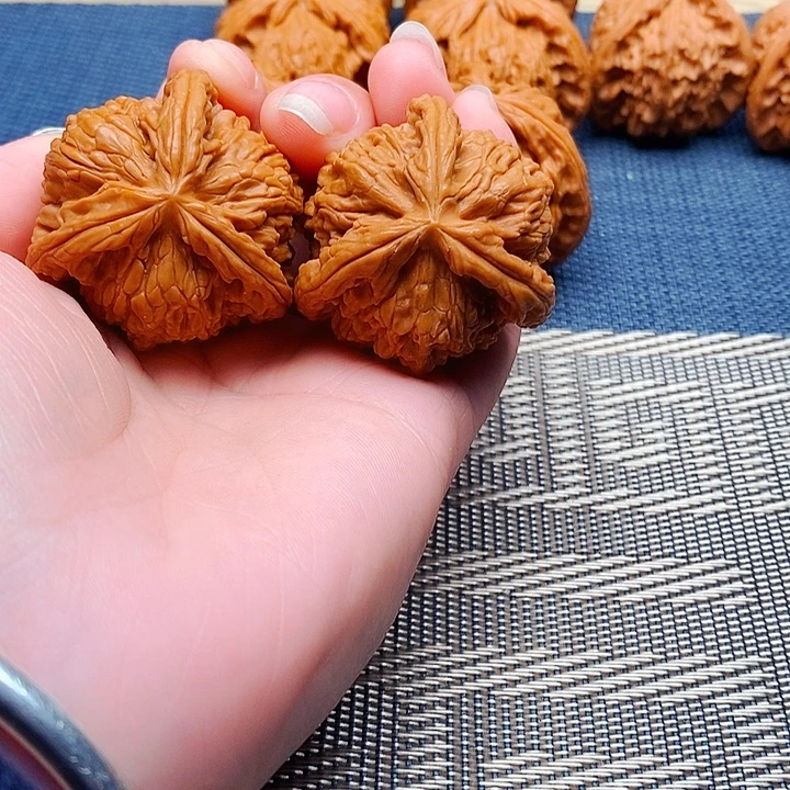 梦***文玩核桃吊坠三棱