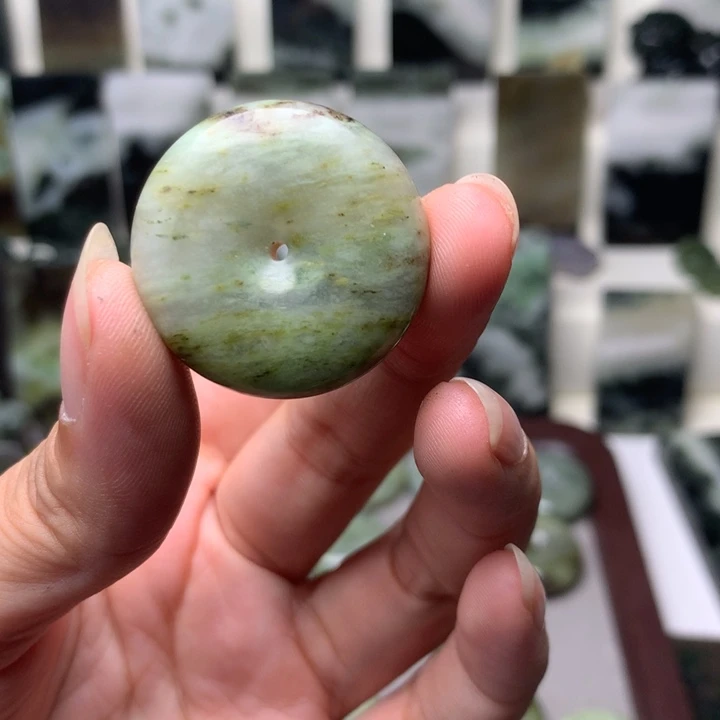 海***月未镶嵌独山玉颈饰