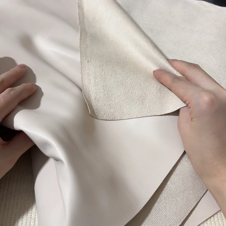 混纺米杏色高货麂皮2.5米。