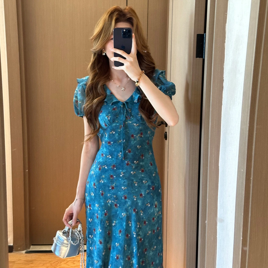 今年流行蓝色碎花连衣裙女夏季2025新款小个子巨好看掐腰长裙5080