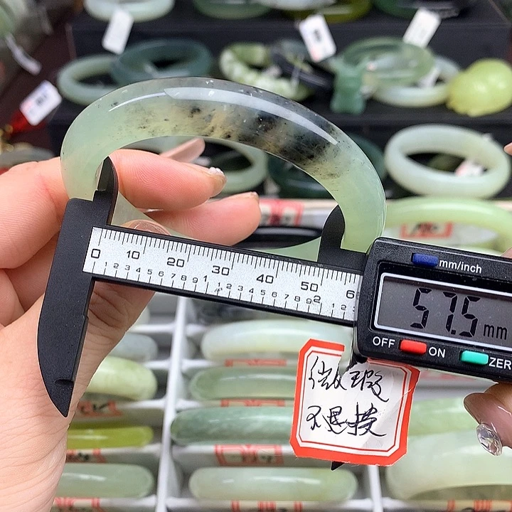 蛇纹石玉手镯未镶嵌786